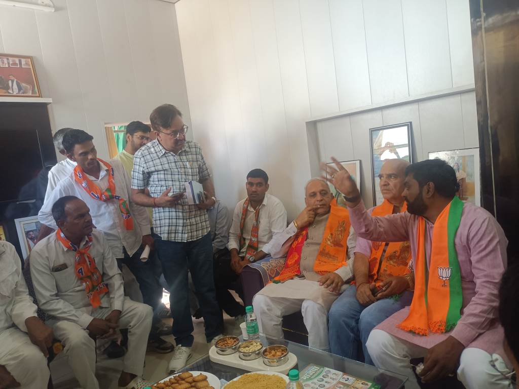 Cabinet Minister Ranbir Gangwa and Satbir Verma Celebrate BJP Foundation Day at General Secretary Ashishs Residence